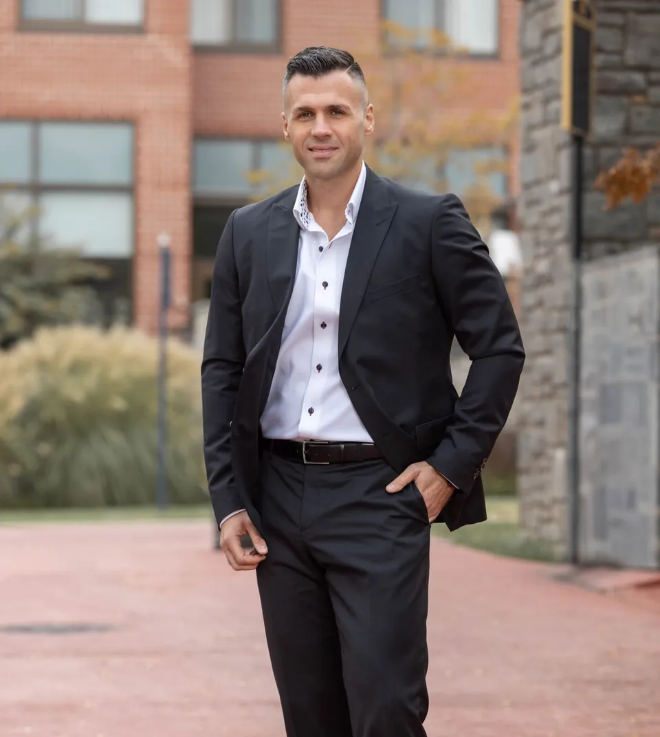 Artur Guney, luxury real estate broker