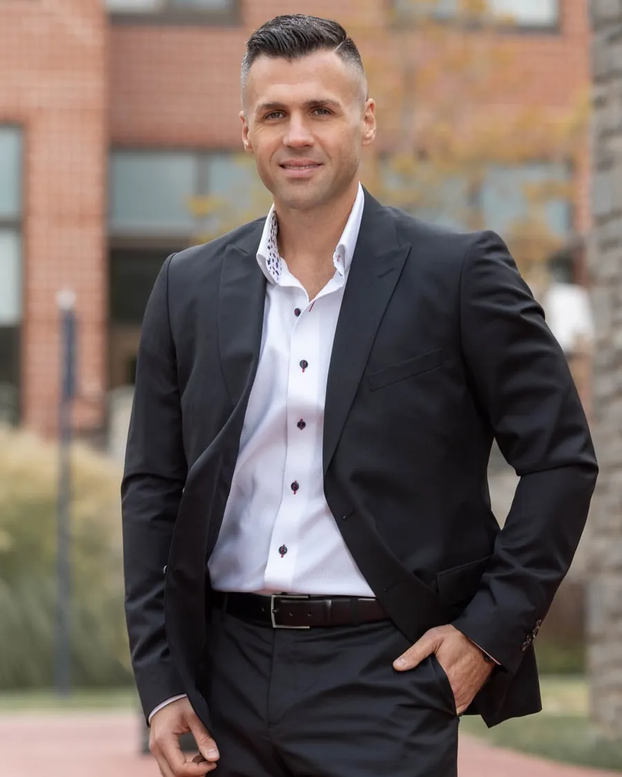 Artur Guney, Founder & Broker